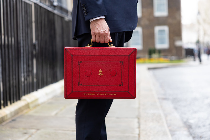 Chancellor Jeremy Hunt holding red briefcase