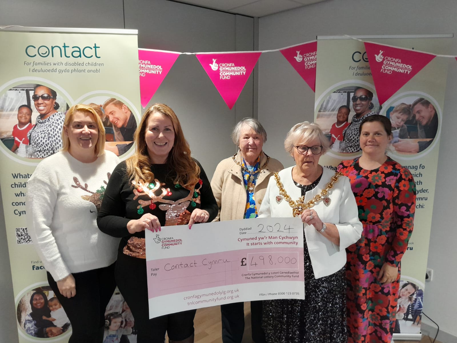 Mayor of Wrexham, Councillor Beryl Blackmore, presenting our Wales team with the £498,000 award from The National Lottery Community Fund/ Cronfa Gymunedol y Loteri Genedlaetholy, which is funding the Building Resilience programme.